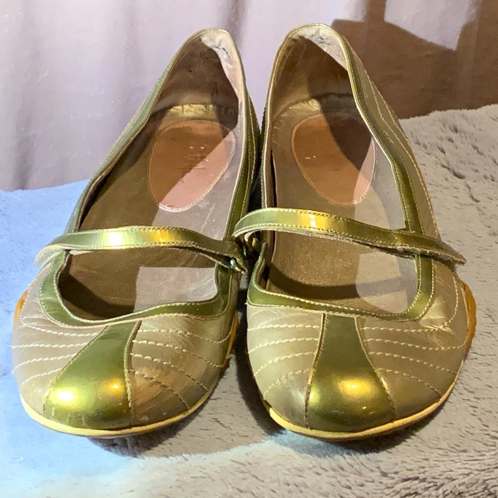 Cole Haan 9 1/2 B flats goldish coppery color